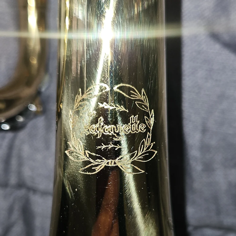 LaFayette Bb Trumpet Standard Type Brass Lacquered Gold Piston Valves with Case - Picture 2 of 5